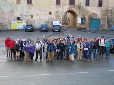 Foto di gruppo
in partenza da
Abbadia a Isola
(33379 bytes)